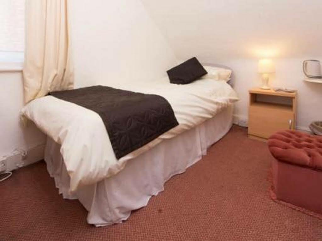 Sandy Bay Guest House Борнмът Екстериор снимка
